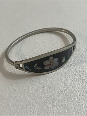 Silver-tone Floral Inlay Black Bangle Bracelet